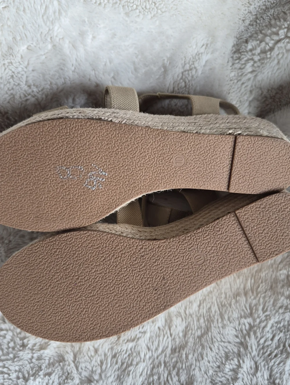 Wedge Criss Cross Stretch Low Sandals Womens Sz 10W Neutral Tan Minimalist - Picture 8 of 8